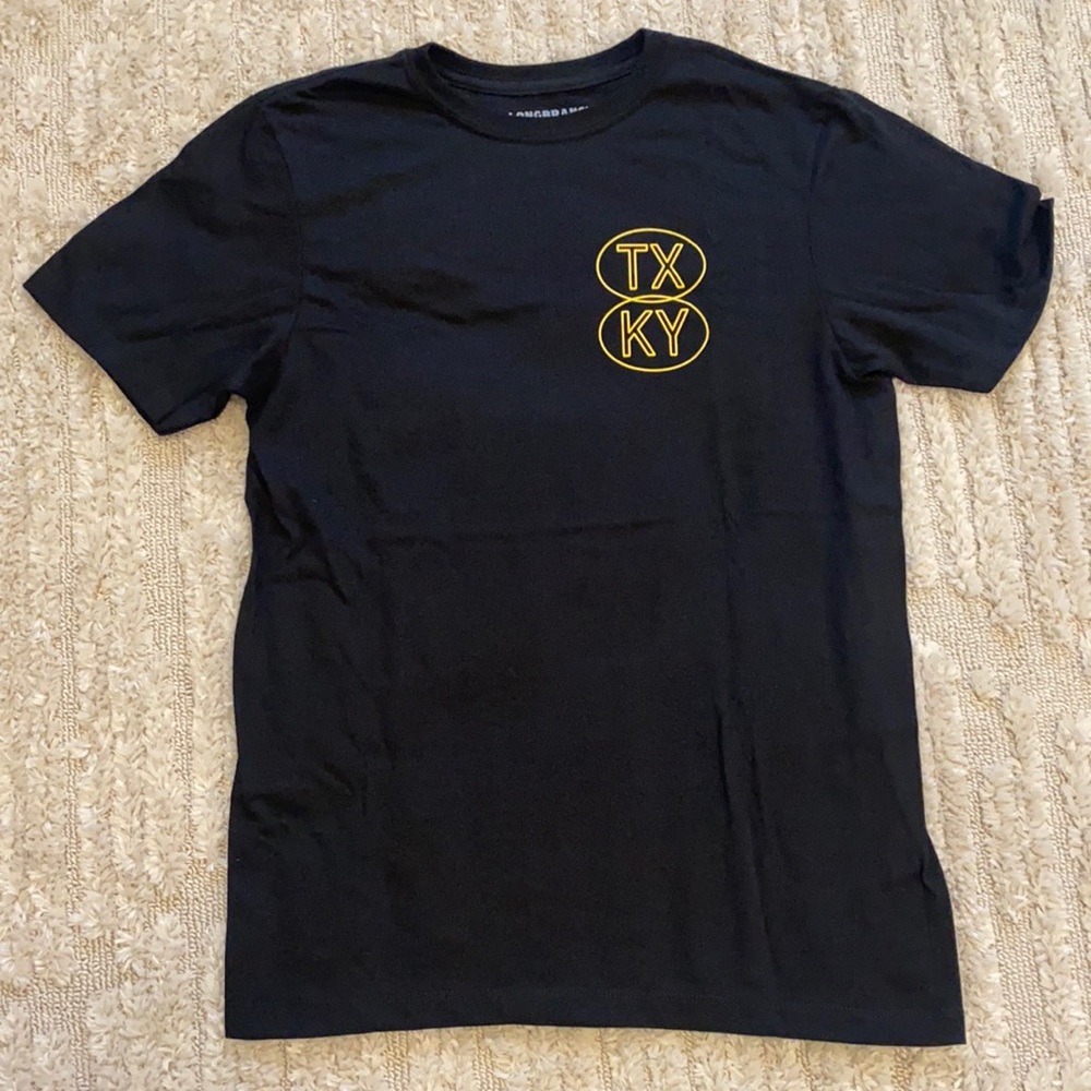 ⭐️ BOGO ⭐️ - Long branch Tshirt Sz M
